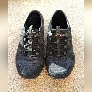 Skechers Relaxed Fit Black Tennis Shoes hoes